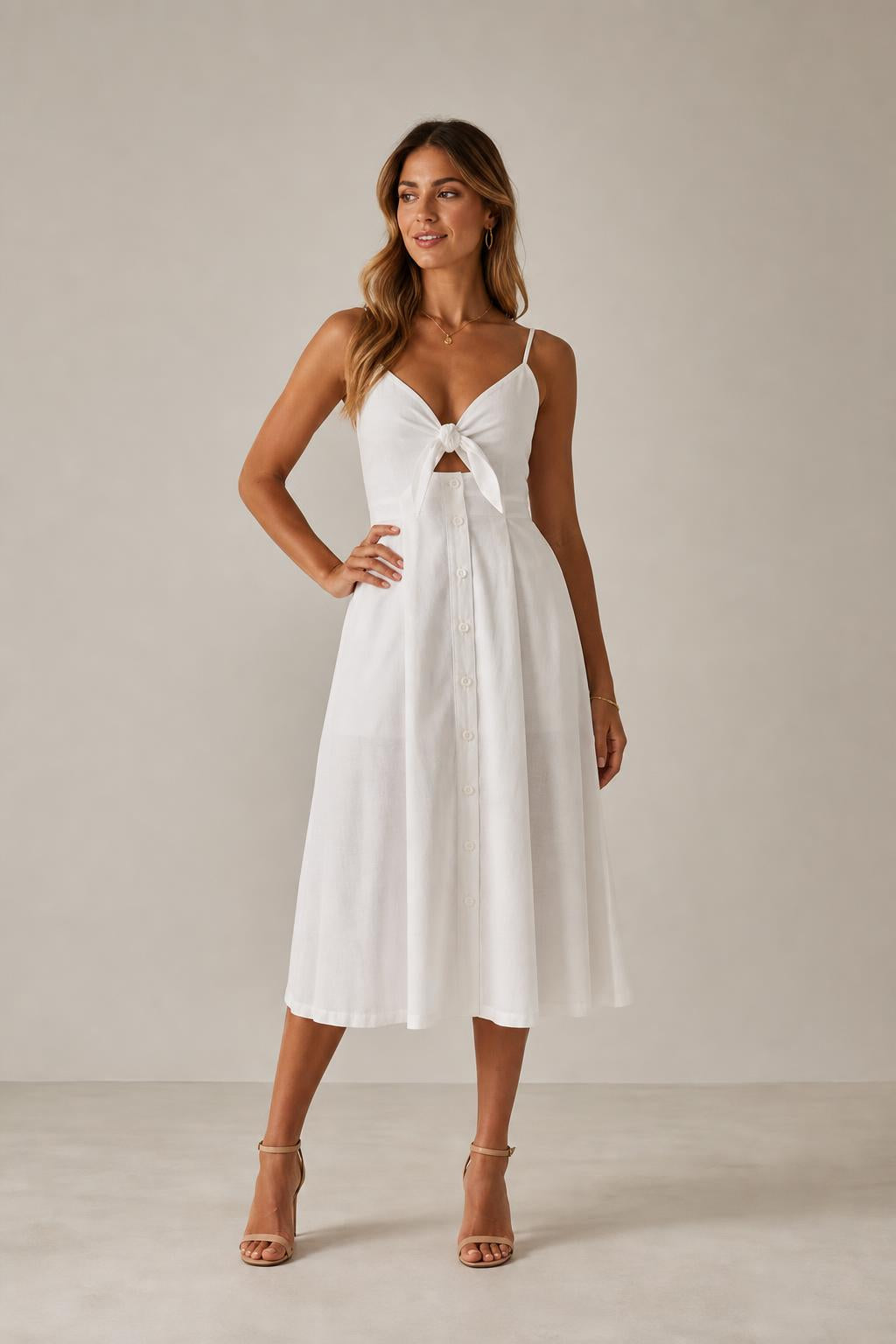 Vestido midi abotonado con lazo en el pecho en color blanco