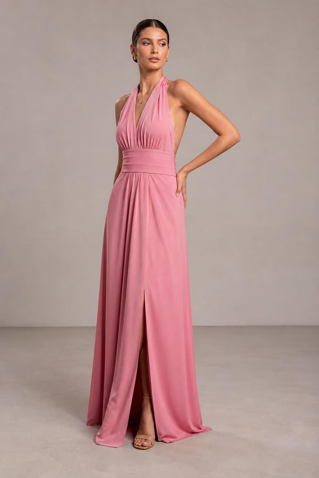 Vestido largo halter con escote en V y abertura en color rosa