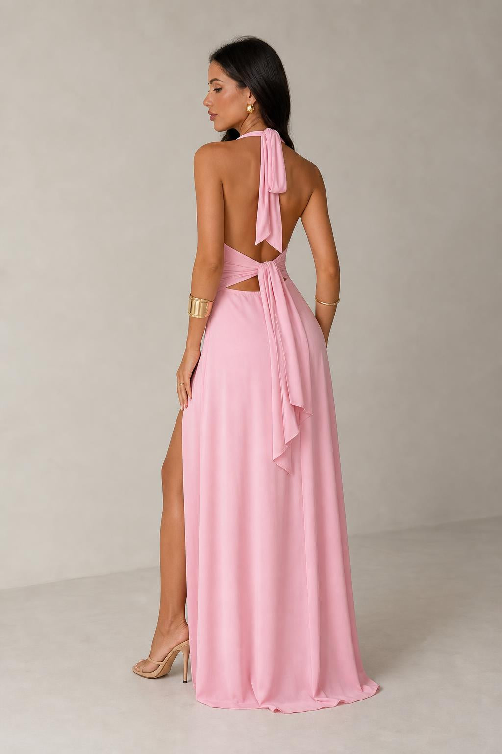 Vestido largo halter con escote en V y abertura en color rosa
