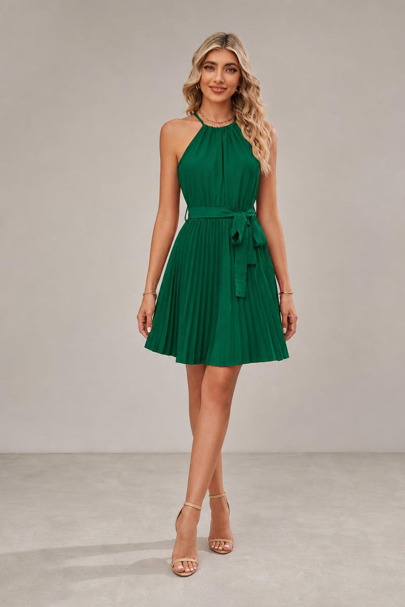 Vestido corto plisado de cuello halter con cinturón en color verde