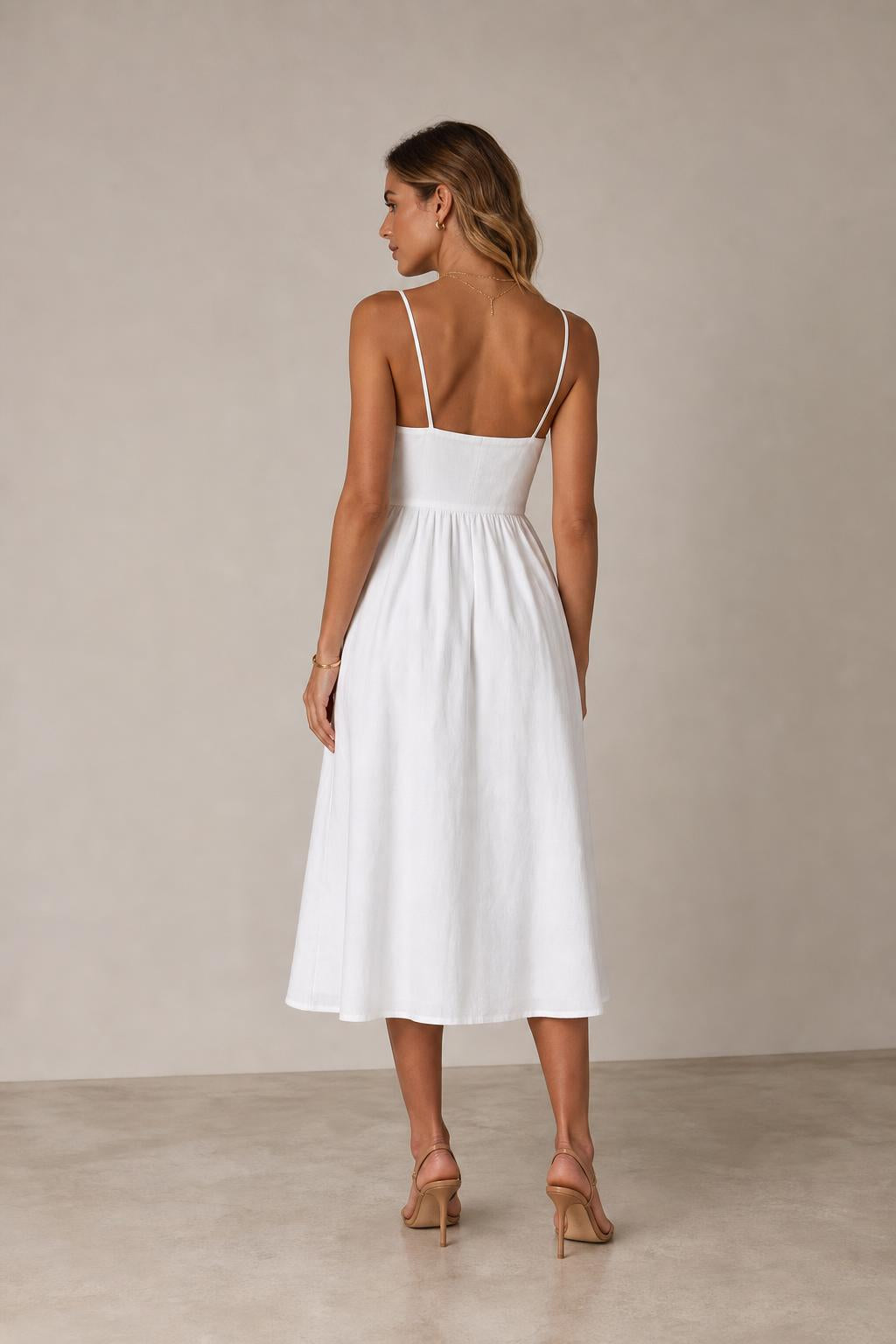 Vestido midi abotonado con lazo en el pecho en color blanco