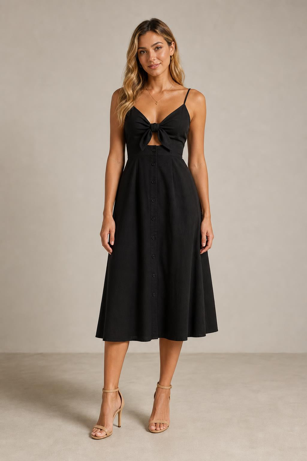 Vestido midi abotonado con lazo en el pecho en color negro
