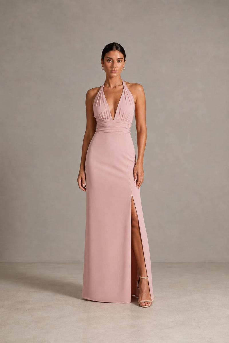 Vestido largo halter con escote en V y abertura en color rosa